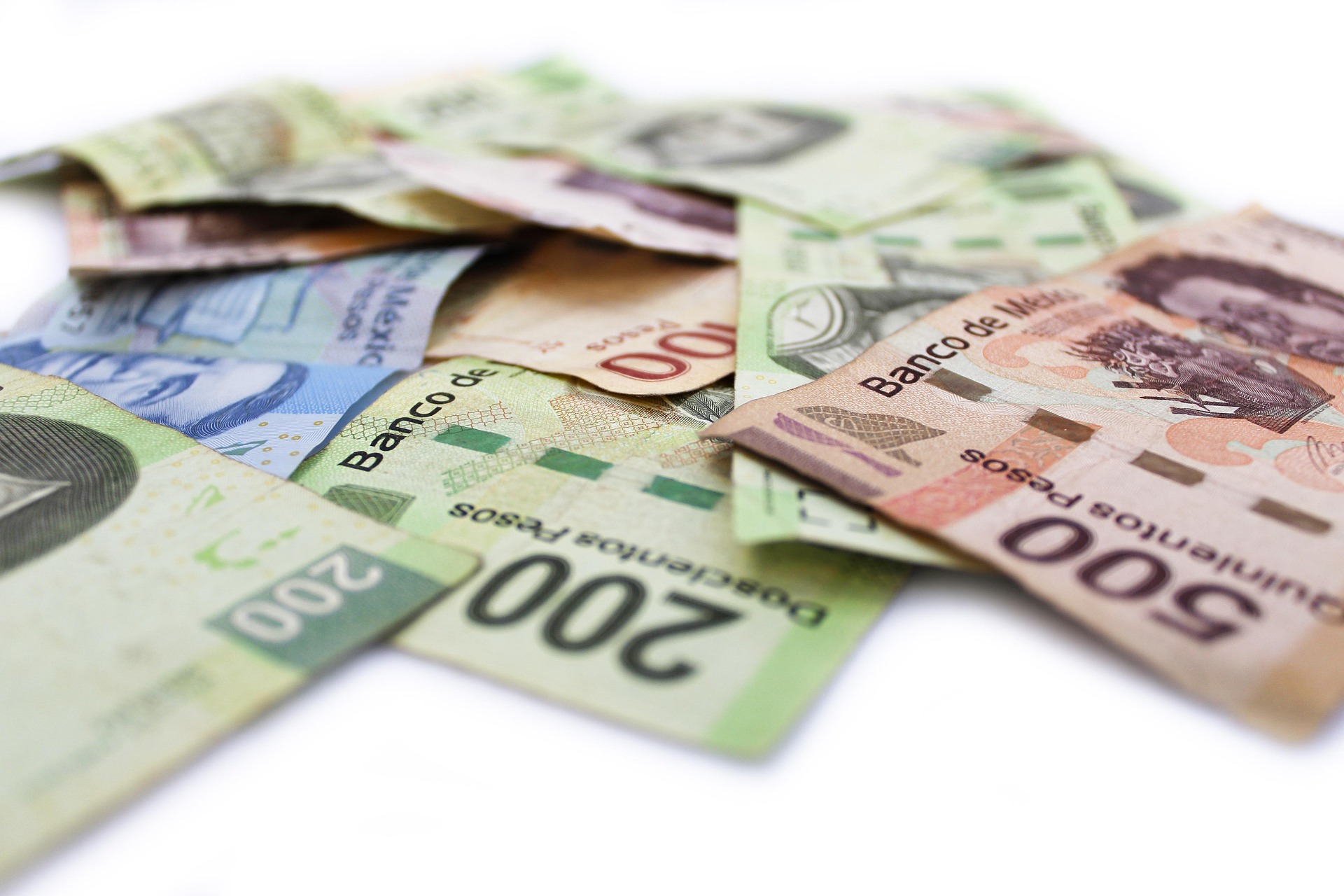 A snapshot of diffferent currencies showing the type of savings everyone should have.